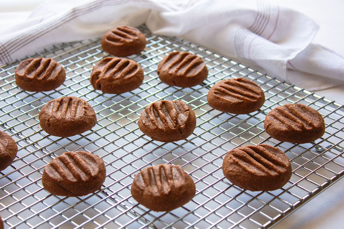 Chocolate melting moments cookies on a cooling rack. 2026