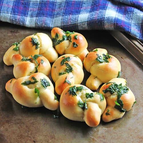 soft garlic knots 2