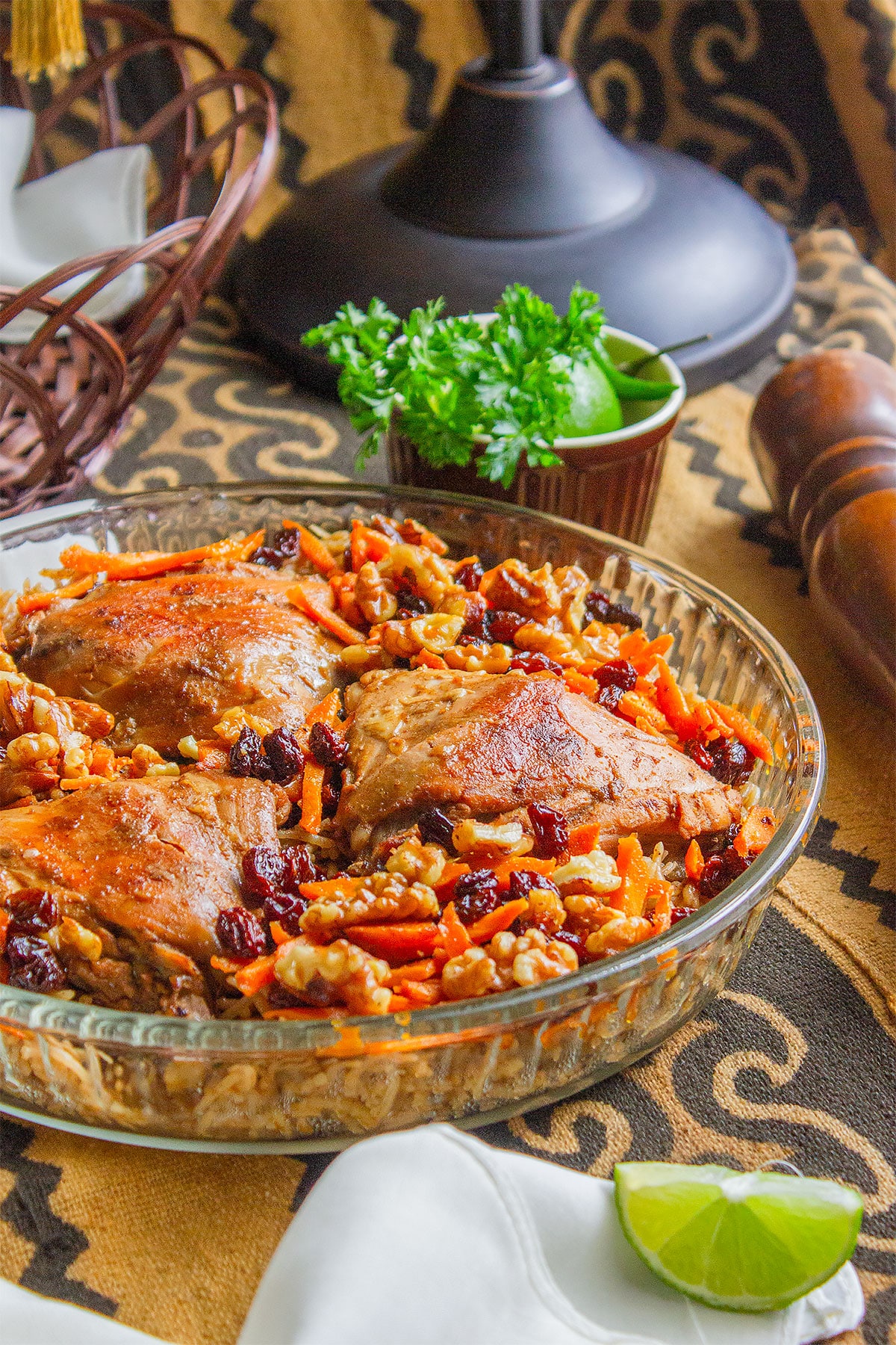 Close up image og Afgani Pulao, made with juicy chicken.