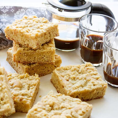 Strawberry Coffee Cake. A moist and delicious coffee cake, filed with chunks of strawberry jam. This cake is perfect with coffee and tea. www.munatycooking.com | @munatycooking