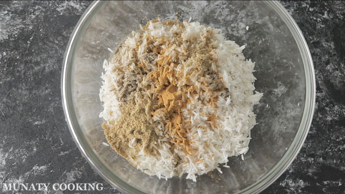 Seasoning the rice with arabic spices.