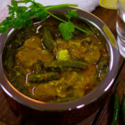 Close up of bhindi gosht served in a bowl.