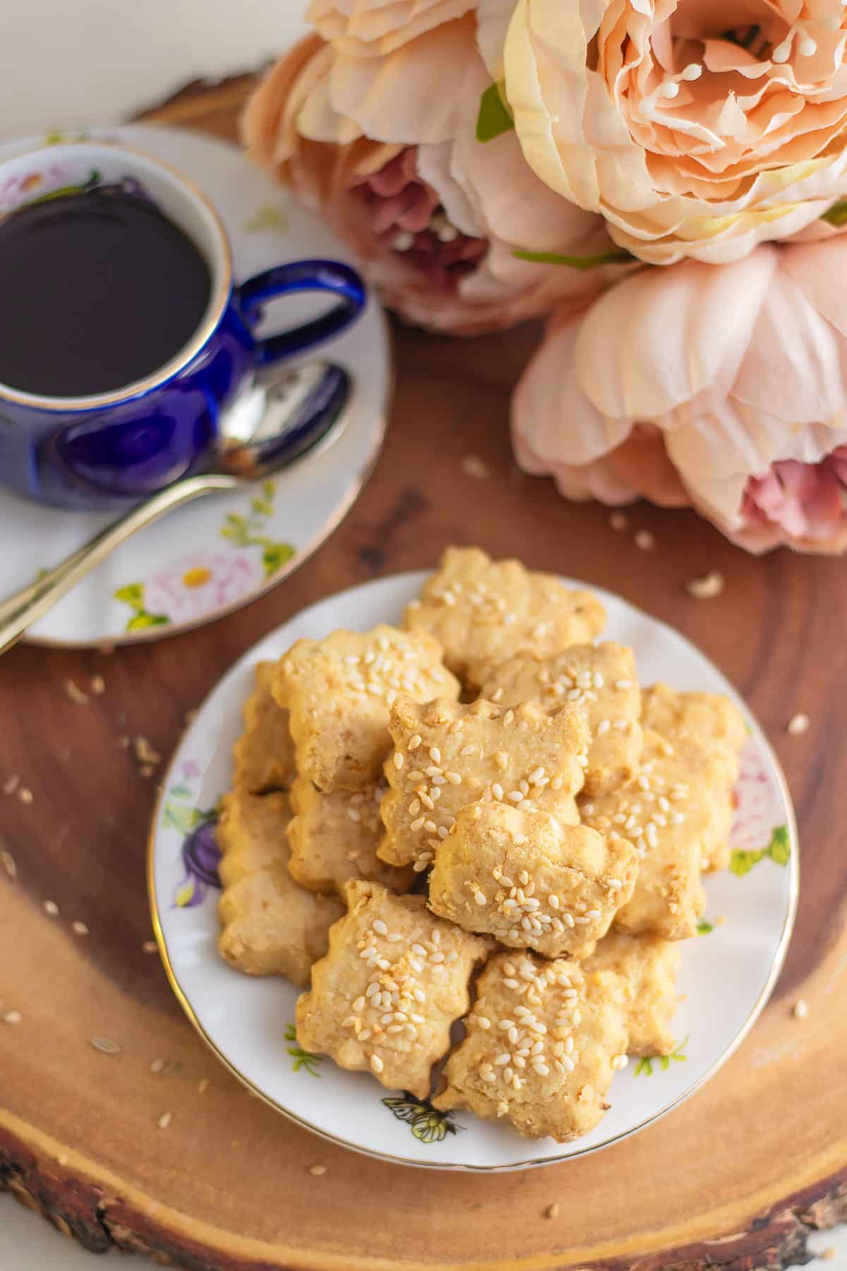 Savory butter cookies with sesame and fennel, served on a small plate.