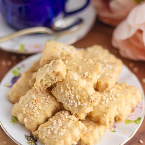 Savory cookies with sesame and fennel, feature image.